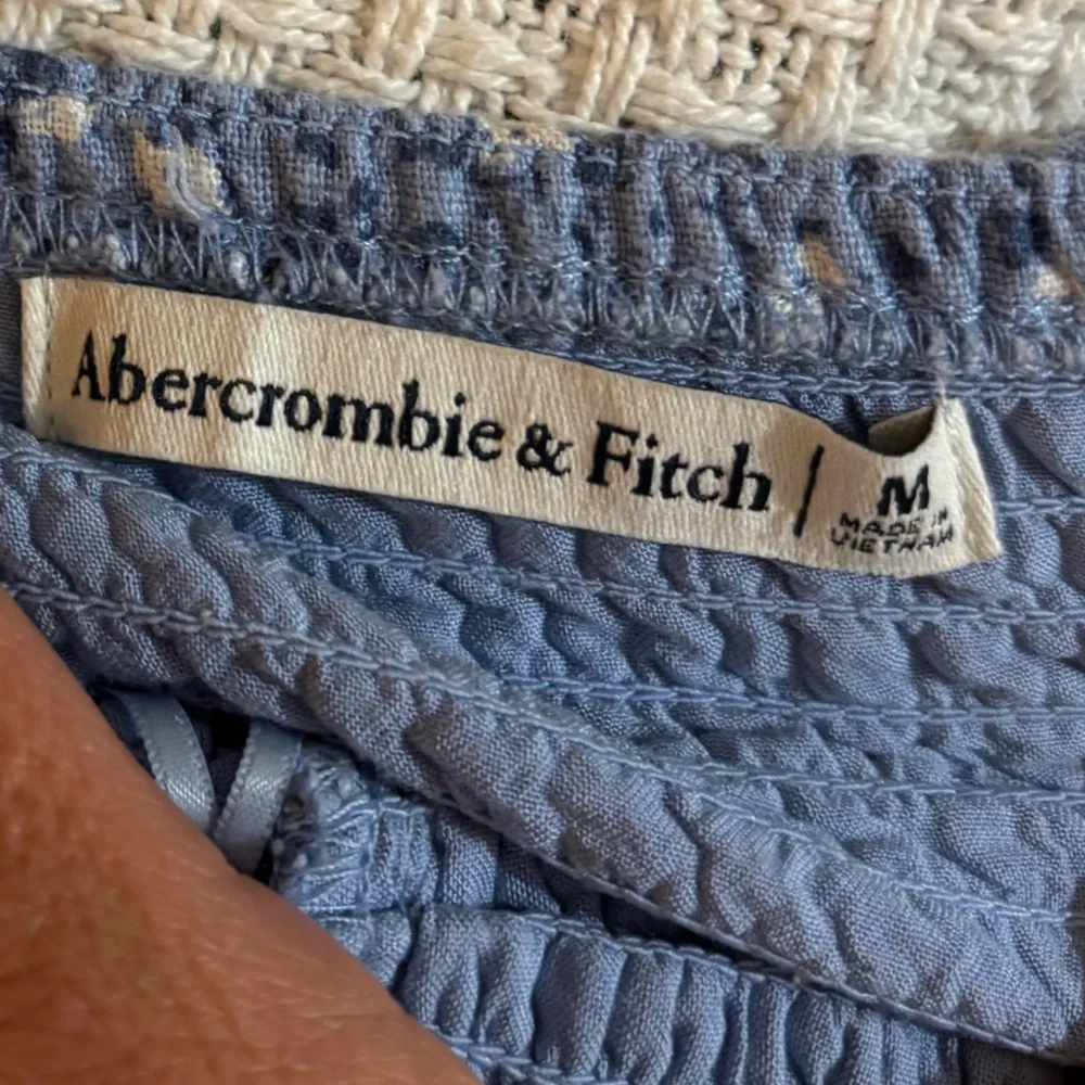 Abercrombie & Fitch Blue and White Cropped Shirt Medium